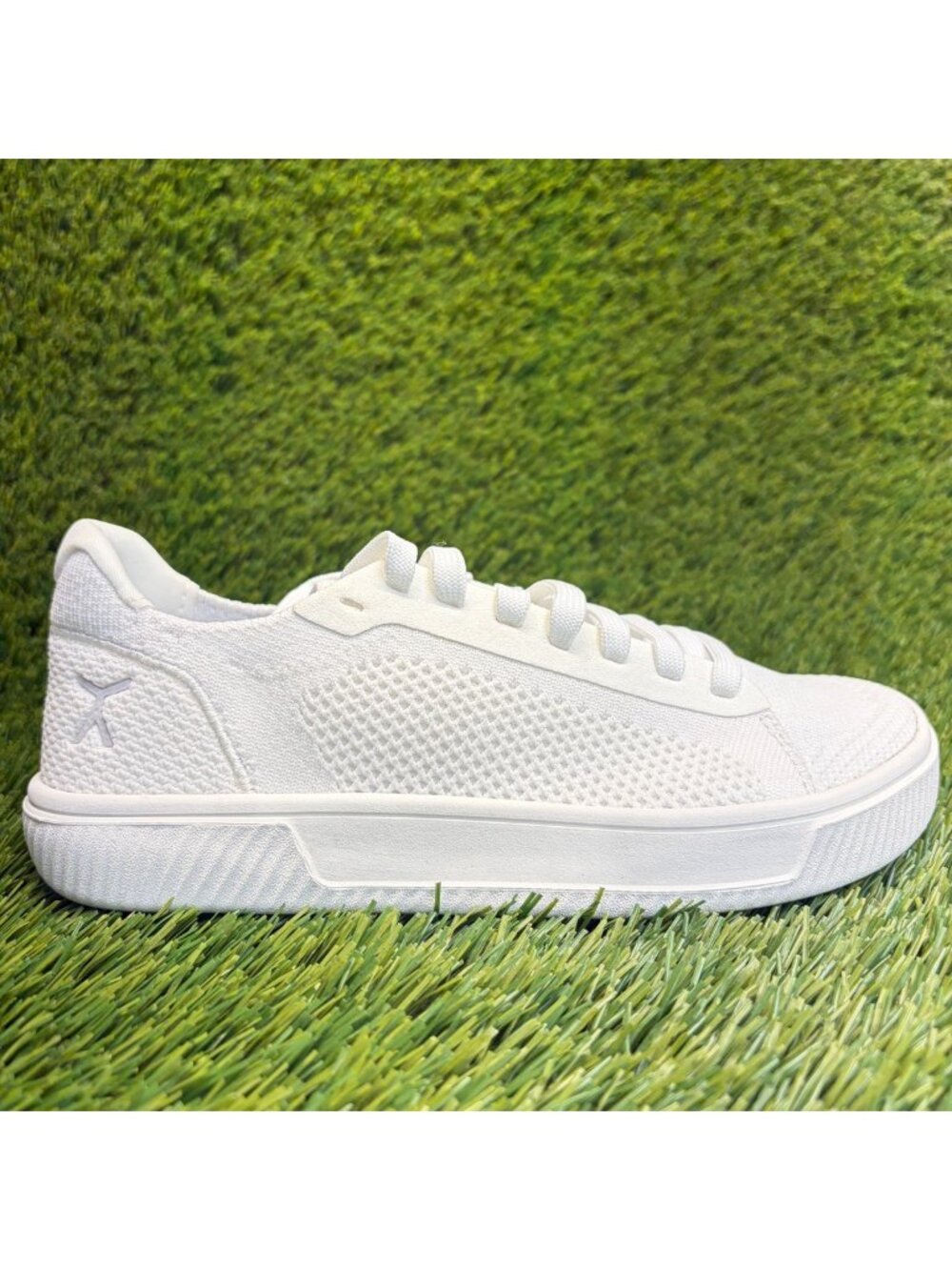 Flux Footwear Adapt Trainer White Womens Size 6.5 Athletic Knit Shoes Sneakers